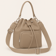 Borsa a secchiello Enrico Coveri beige taupe con tracolla regolabile e khaki frontale, in tessuto tecnico ed ecopelle, modello 2145 donna.

