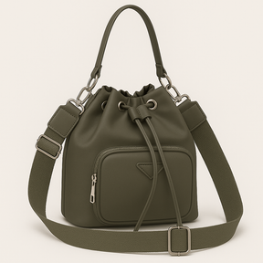 Borsa a secchiello Enrico Coveri berde khaki taupe con tracolla regolabile e tasca frontale, in tessuto tecnico ed ecopelle, modello 2145 donna.

