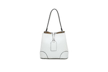 VivaTote - Elegant Women's Shoulder Bag - 22 x 20 x 12 cm