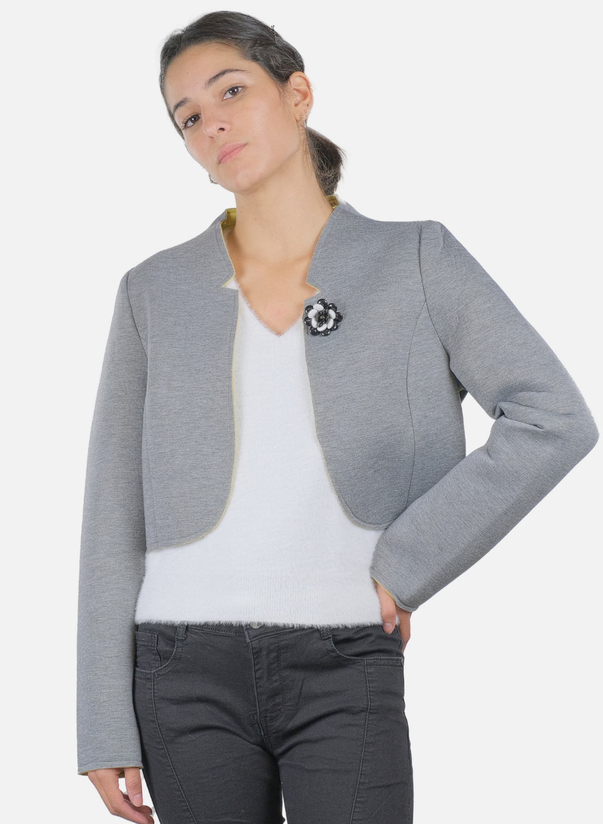 Short jacket with pin