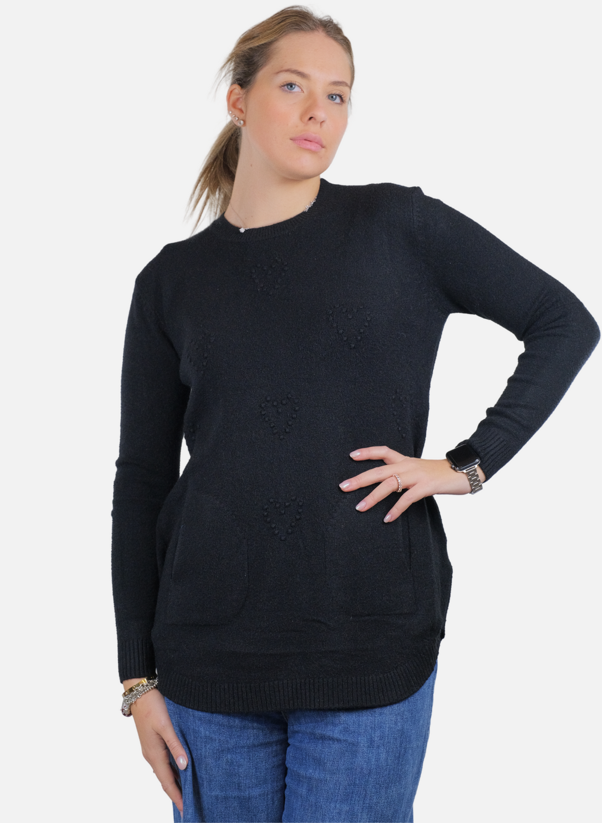 Pull noir avec motif coeur en relief
